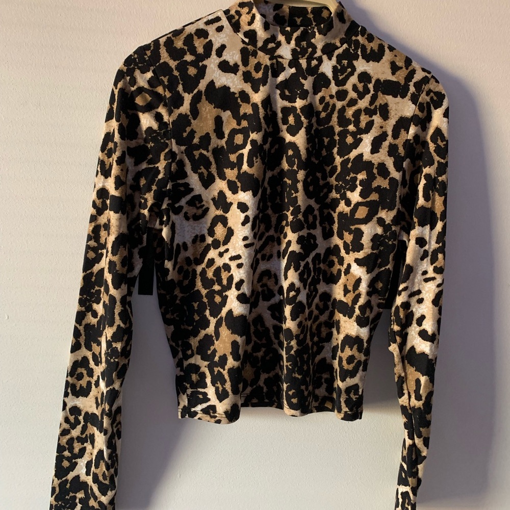Leopard turtle neck